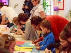 Kreative Freizeitgestaltung an Wochenenden. Jeden Samstag um 12.00 Uhr