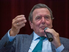 Герхард Шредер обсудил в Лейпциге проблемы ЕС и отношения с Россией