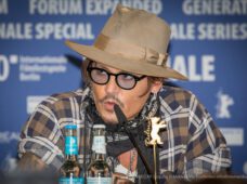 «Минамата» с Джонни Деппом: фотограф против химического концерна