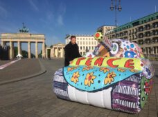 Michael Fischer-Arts Panzer als Symbol des Friedens und der Lebensfreude