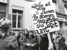 8 марта – весна, Клара и Роза