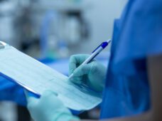 3-летнему ребенку отказали в операции на сердце, потому что родители не привиты