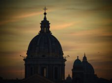 Сексуальное насилие в церкви: Бенедикт XVI под огнём критики