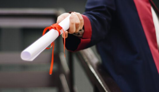 Отримати консультацiю щодо визнання диплома можна тут