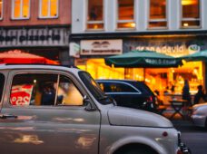 Чи може одержувач соціальної допомоги в Німеччині купити авто?