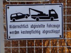 Авто забрав евакуатор: що робити?