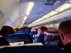 На борту Lufthansa більше не потрібно носити маски