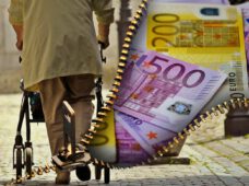 Единовременная выплата в размере 300 евро для пенсионеров: когда деньги будут переведены?