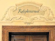 Маленький кусочек истории города теперь виден в городской Ратуше