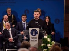 Зеленському та українському народу вручили премію за захист європейських цінностей