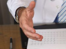 Німеччина прийняла на лікування 750 поранених людей з України