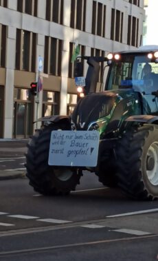 Сегодня утром тракторы заблокировали центр Лейпцига: что случилось?