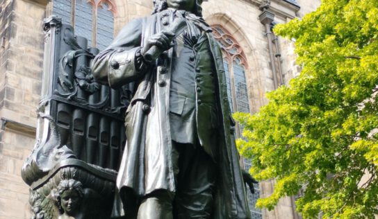 Памятник Иоганну Себастьяну Баху: зашифрованное послание