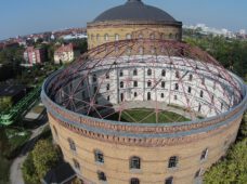 Последняя летняя сцена у Панометра