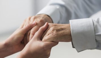 Деменция: жизнь с уважением и пониманием