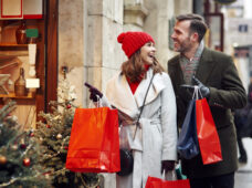 В этот воскресный день, 30 ноября 2025 года, магазины в центре города будут открыты