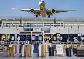 Днём — ворота в путешествие, ночью — сердце логистики