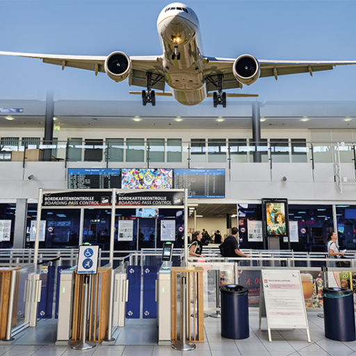 Днём — ворота в путешествие, ночью — сердце логистики