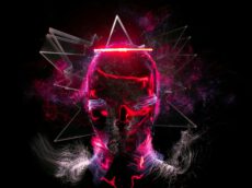 Футуристичный цифровой портрет в неоновых красно-розовых тонах. Голова человека, созданная из светящихся нитей и геометрических линий, парит на черном фоне, напоминая сгусток цифровой энергии или искусственный интеллект.