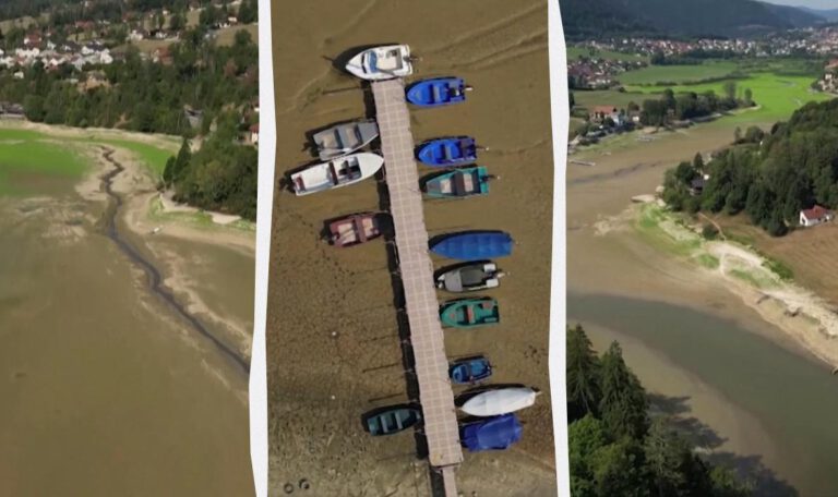 Аэрофотоснимок пересохшего озера, состоящий из трех панелей. Левая панель показывает вид сверху на сухой, потрескавшийся ил с небольшим количеством воды, ведущий к берегу. Центральная панель — вид сверху на длинный пирс с пришвартованными к нему лодками, стоящими на сухой, грязной земле. Правая панель — еще один вид сверху на высохшую местность с небольшим количеством воды и лодками, застрявшими на мели. Все панели имеют вертикальную ориентацию и показывают, что озеро сильно обмелело. Текста на изображении нет. Популярное озеро в Швейцарии пересохло.